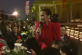 春晚：韦唯倾情献唱《爱的奉献》，催人泪下，直戳人心视频封面