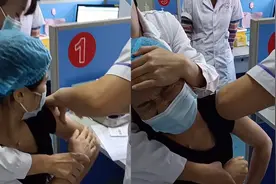 护士打疫苗被同事抓手抱头，被吓得瑟瑟发抖，针扎进去时反应亮了视频封面