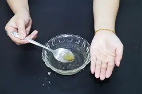 手部干燥粗糙很难看，教你一个小窍门，让你的双手轻松恢复白嫩视频封面