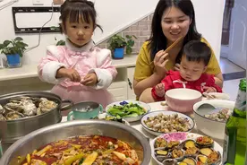 邀请朋友来家吃饭，买了300多块钱的菜不够吃，这就尴尬了！视频封面