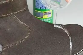 雪地靴脏了难清洁，教你不用洗涤剂，靴子立马干净如新，厉害了视频封面