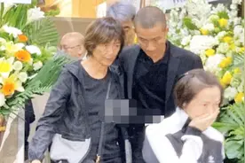 文章马伊琍疑复婚？以“夫妻档”现身殡仪馆送别好友，重新开始！视频封面