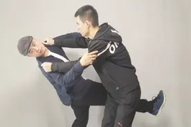 想摔倒对方，不是给他下绊子就可以，手要做这个动作才行视频封面