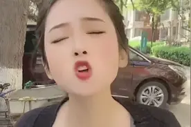 搞笑合集：美女喘不上来气，急需小伙帮忙，现场教学人工呼吸自救视频封面