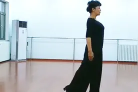 中老年模特基础训练教学，武志红台步讲解视频封面