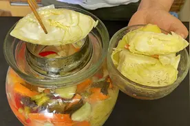 没有老盐水也能做出正宗酸包菜，酸酸脆脆颜色金黄，怎么吃都好吃