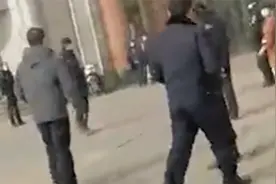 山东记者回应在栖霞市人民医院采访中受伤：许多消息夸大了事实视频封面