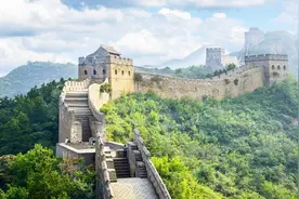 秦朝为了抵抗匈奴建起万里长城，为什么匈奴不去拆掉它？视频封面