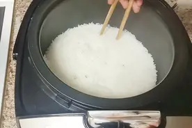 处理夹生没熟的米饭，我有一个好办法，只需这样做，不一会就熟透视频封面