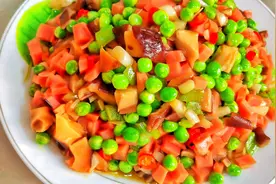 一碗普通的豌豆籽，秒变一盘色香味俱全的美食，两个人一抢而光。视频封面