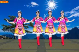 红歌《毛主席的光辉》经典永流传，40岁，50岁，60岁的人都爱听