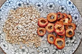 山楂和薏米这样搭配，没想到作用这么厉害，大肚腩 粗腿不见了