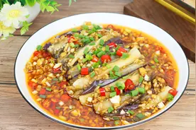 蒜蓉茄子还是蒸的最好吃，教你简单家常做法，鲜香入味还不油腻