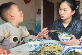小时候最怕借住在亲戚家，那种寄人篱下的感觉只有自己才知道视频封面