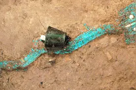 河南惊现3700年前古墓，竟挖出一条绿色“龙”，专家：绝世国宝！视频封面