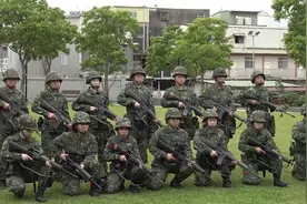 台军方首次训练女后备军人 画面曝光台网友痛批：郊游还是作秀？视频封面