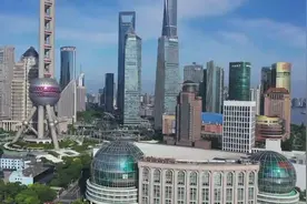 李克强：中国经济正顶住下行压力 总体呈恢复态势视频封面