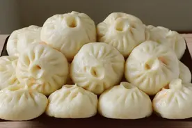 天热没食欲？试试西红柿馅包子，个个松软多汁，开胃解馋，太香了