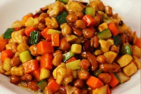 大厨教你宫保鸡丁的正宗做法，太香了，看着就有食欲，好吃下饭视频封面