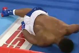 拳坛最凶狠的KO片段，一拳直接将对手打晕，倒地不省人事视频封面