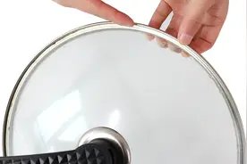 锅盖缝隙很多油垢难清洗，一个简单办法，5分钟缝隙里污垢都除尽视频封面