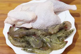 大厨秘制鲜虾鸡肉煲，虾的鲜味融合鸡肉的香味，吃一次就忘不了视频封面