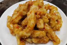 老式糖醋里脊，教你详细的调糊和糖醋汁比例，酸甜爽口，外脆里嫩