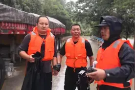 超级英雄！勇救51名群众的河南民警被洪水冲走，10小时后自救归来