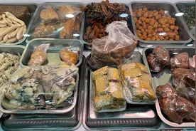 稻香村熟食降价啦，肥肠一斤竟然降了20元，肘子也降了视频封面