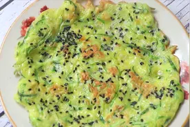 黄瓜新吃法，1分钟手把手教你做黄瓜鸡蛋饼，做法简单全家人爱吃