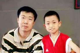王治郅儿子亮相，2米05却只上场2分钟，职业前景不被看好视频封面