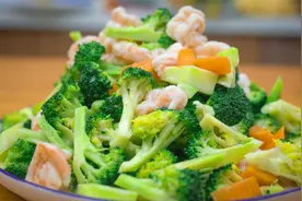 第一美食：西兰花不要直接下锅炒，多做一步骤， 颜色翠绿不发黄视频封面