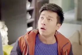 小伙第一次看到女友穿睡衣的样子，紧张的直冒汗，反应太逗了！