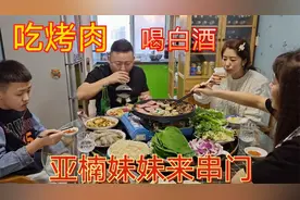 东北美女都是好酒量，刚招架一阵，她老公来了又喝啤酒，彻底凉凉视频封面