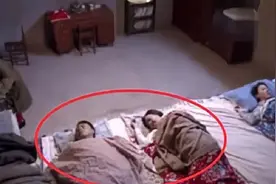 东北人全家人睡同一个炕，新婚夫妻怎么样避免尴尬？答案非常简单视频封面