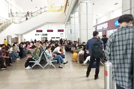 在许昌火车站候车检票去漯河，看看这座火车站什么样的许昌再见