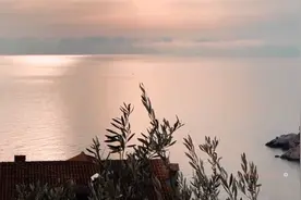 【自然风景】感受微风吹动你的发丝，水流过你的指尖视频封面