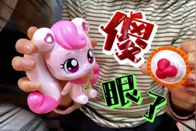 父女二人摆摊卖萌可，来个美女顾客，一顿操作猛如虎之后傻眼了视频封面