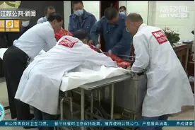 泰州：退休医生因病离世自愿捐献遗体，为医疗事业做最后的贡献！视频封面