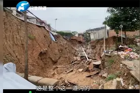 河南巩义：突降暴雨出村道路被冲塌，多名村民被围困等救援视频封面