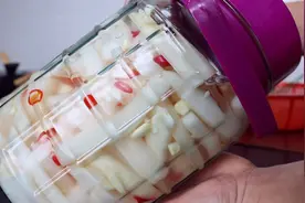 腌酸萝卜好吃有诀窍，记住关键一步，萝卜生爽脆开胃，好吃又过瘾