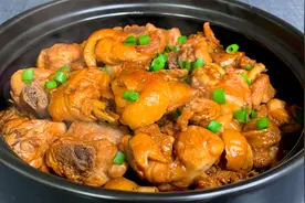 鸡腿不要总是红烧了，教你一个新吃法，出锅鲜香滑嫩，真解馋