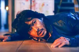 《来了》男子天天在朋友圈晒女儿，结果悲剧了，从此家里祸事不断视频封面