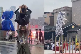两女生景点拍照 “新奇姿势”惊艳路人 身份曝光引热议：最酷女生