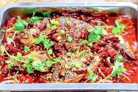 厨师长教你在家做烤鱼，简单做法不用烤，麻辣鲜香跟饭店一个味视频封面