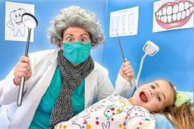 小女孩吃多了糖果牙齿疼，奶奶变身牙医能否帮助她恢复健康？视频封面