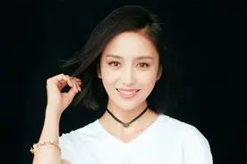 巨星佟丽娅儿子为董璇女儿小酒窝庆，又是一对两小无猜吗？视频封面