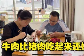 小宁用小妙招给开水瓶除水垢，午饭香菜牛肉加餐，出乎意料的好吃视频封面