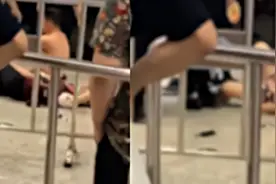 警方通报醉酒男地铁站推倒女站务员后脱掉外衣裤躺倒：已行拘视频封面