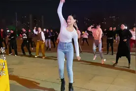 这是哪个广场，跳得太好了，我也要搬凳占前排围观视频封面